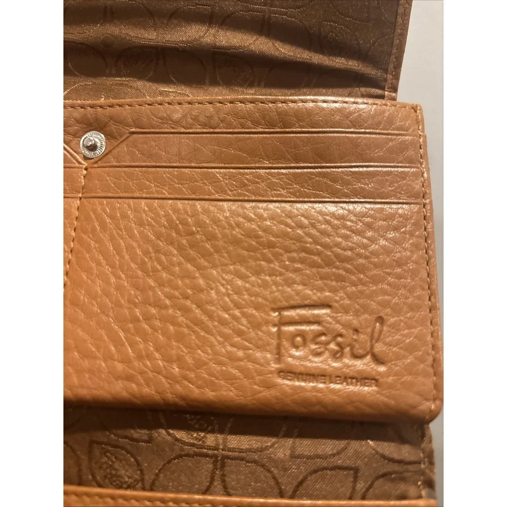 FOSSIL Brown Pebbled Leather~Trifold Wallet w/Buckle & Stitch Design~Women's‎